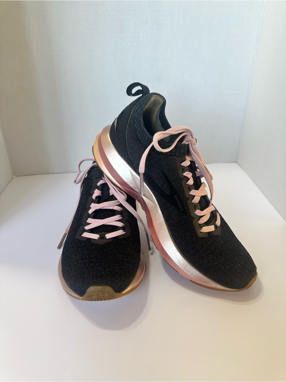 Women's Brooks Levitate 2 LE in size 7.5